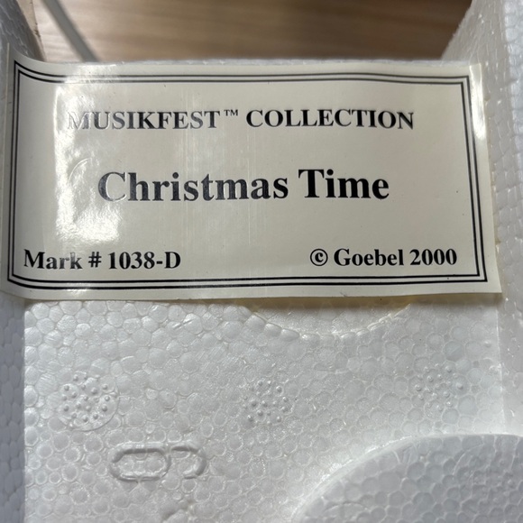 Vintage Goebel Musikfest Collection Christmas Time Figurine - Picture 2 of 4